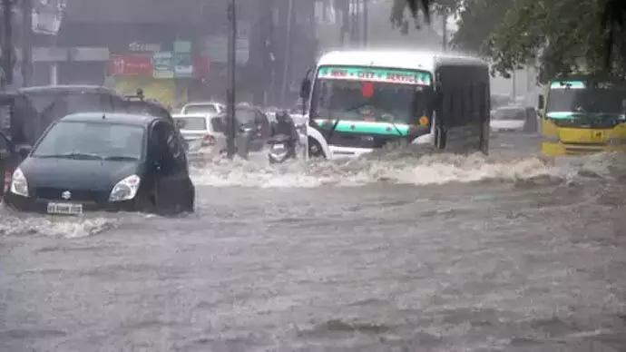Guwahati में भारी बारिश से जलभराव, सामान्य जनजीवन प्रभावित