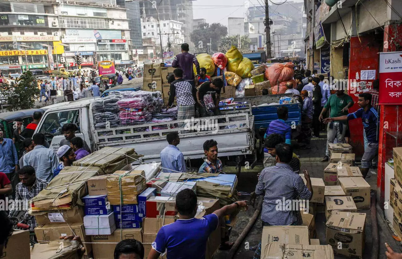 Dhaka Crisis: बांग्लादेश से संबंधित कंपनियों के शेयरों के लिए रणनीतियाँ