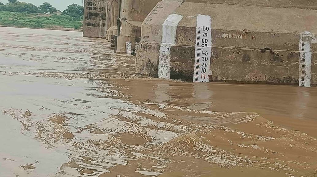 Dholpur: चम्बल नदी का जलस्तर बढ़ा, जिला प्रशासन ने जारी की एडवाईजरी