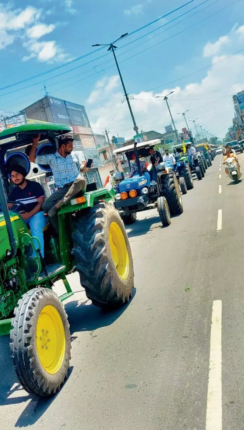 Haryana : मिल ने भुगतान में देरी की, गन्ना किसानों ने ट्रैक्टर रैली निकाली