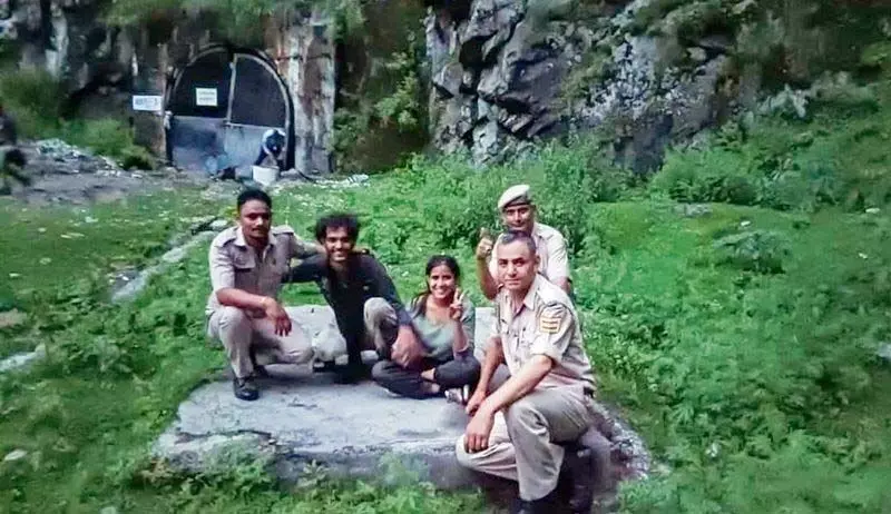 Malana गांव में 31 जुलाई से फंसे पर्यटकों को बचाया गया