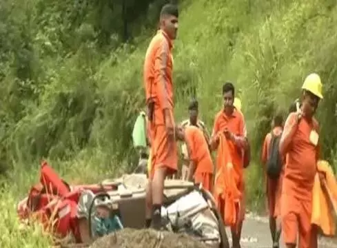 Himachal Pradesh: समेज गांव में राहत और बचाव कार्य जारी