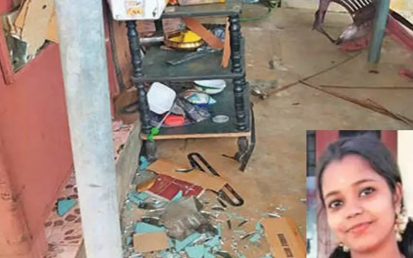 KERALA : त्रिशूर में महिला की आत्महत्या के बाद गिरोह ने पति के घर पर हमला किया