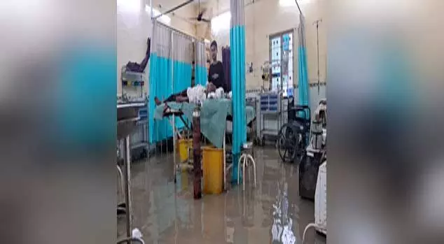 बारिश ने बिगाड़ी शहरों की हालत, अस्पताल में भरा पानी