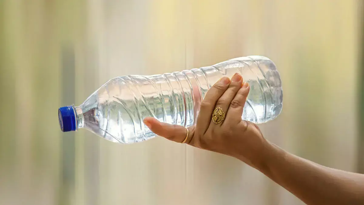 प्लास्टिक की बोतलों में पानी पीने से रक्तचाप बढ़ सकता है: Study