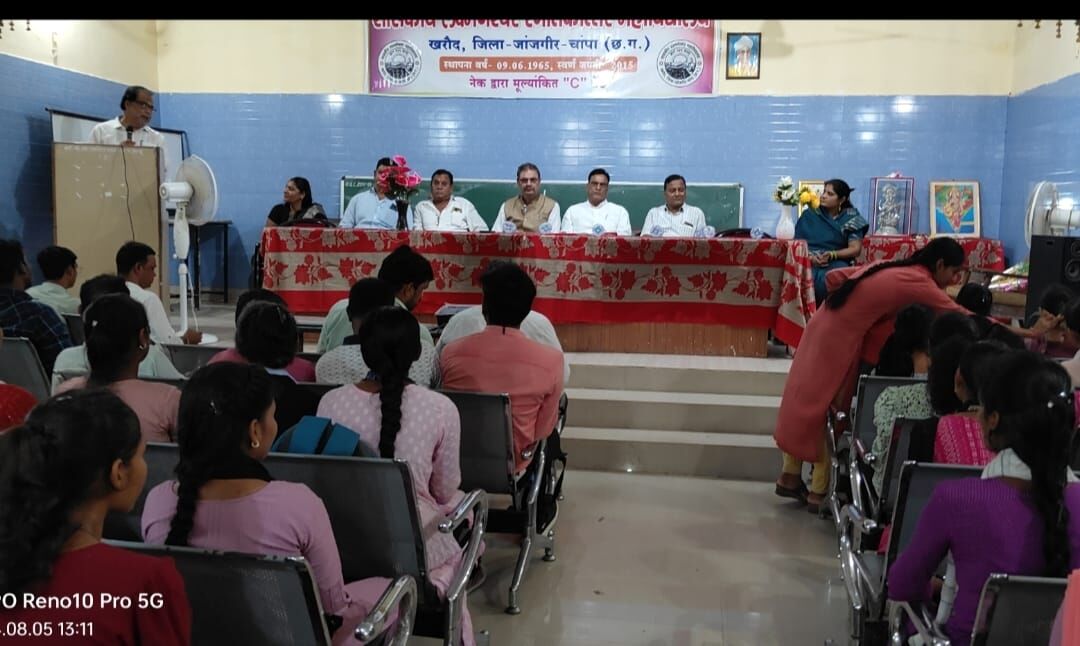 Shivri Narayan: दीक्षारंभ समारोह में नवप्रवेशित छात्रो का तिलक लगाकर किया स्वागत