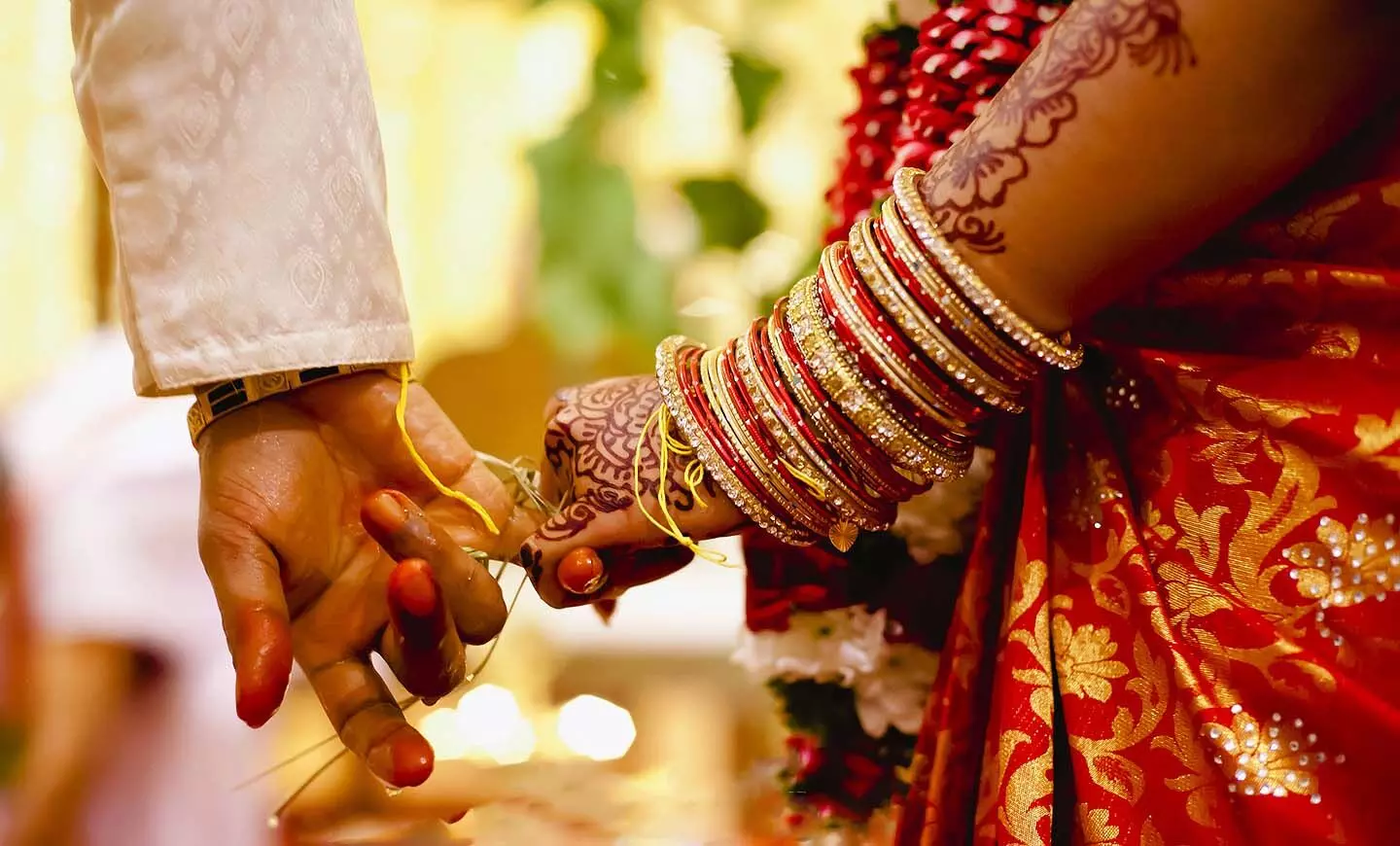 Husband ने पत्नी की उसके प्रेमी से शादी कराने में मदद की