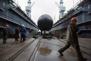 Russian पनडुब्बी ने अभ्यास के दौरान नकली दुश्मन के जहाज को नष्ट किया