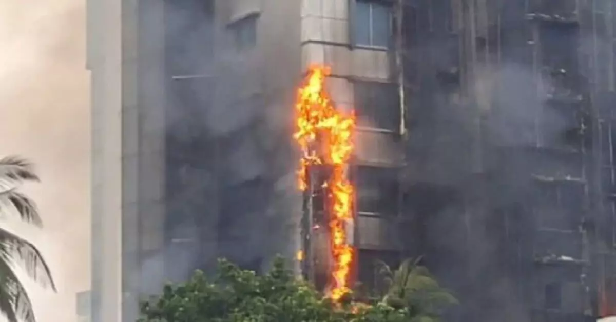 Bangladesh protests: आवामी लीग नेता के होटल में आग लगाने से कई लोग जिंदा जले