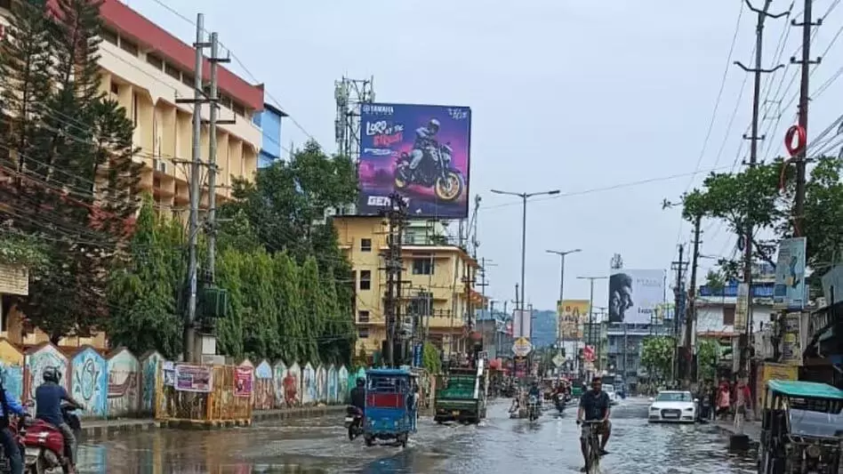 Assam : भारी बारिश से गुवाहाटी में जलभराव, सामान्य जनजीवन प्रभावित