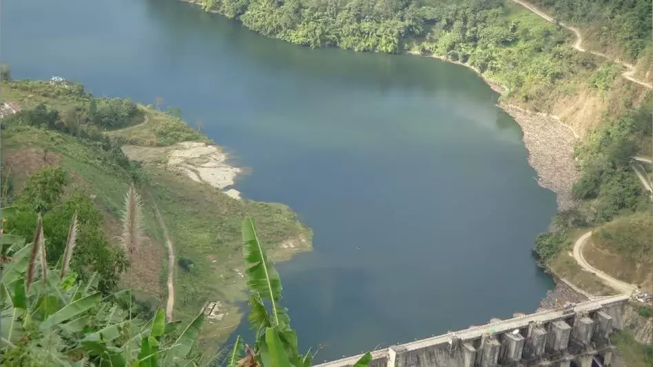 Assam : जलाशय का जलस्तर बढ़ने पर नीपको ने दोयांग बांध का गेट खोला