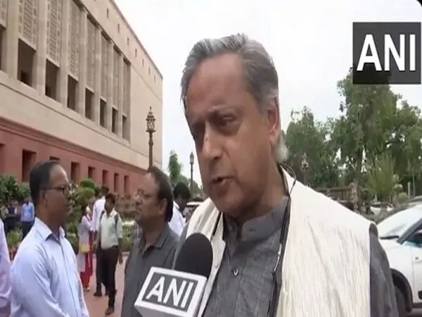 जीवन बीमा जैसी जरूरी चीज पर जीएसटी नहीं लगाया जा सकता: Shashi Tharoor