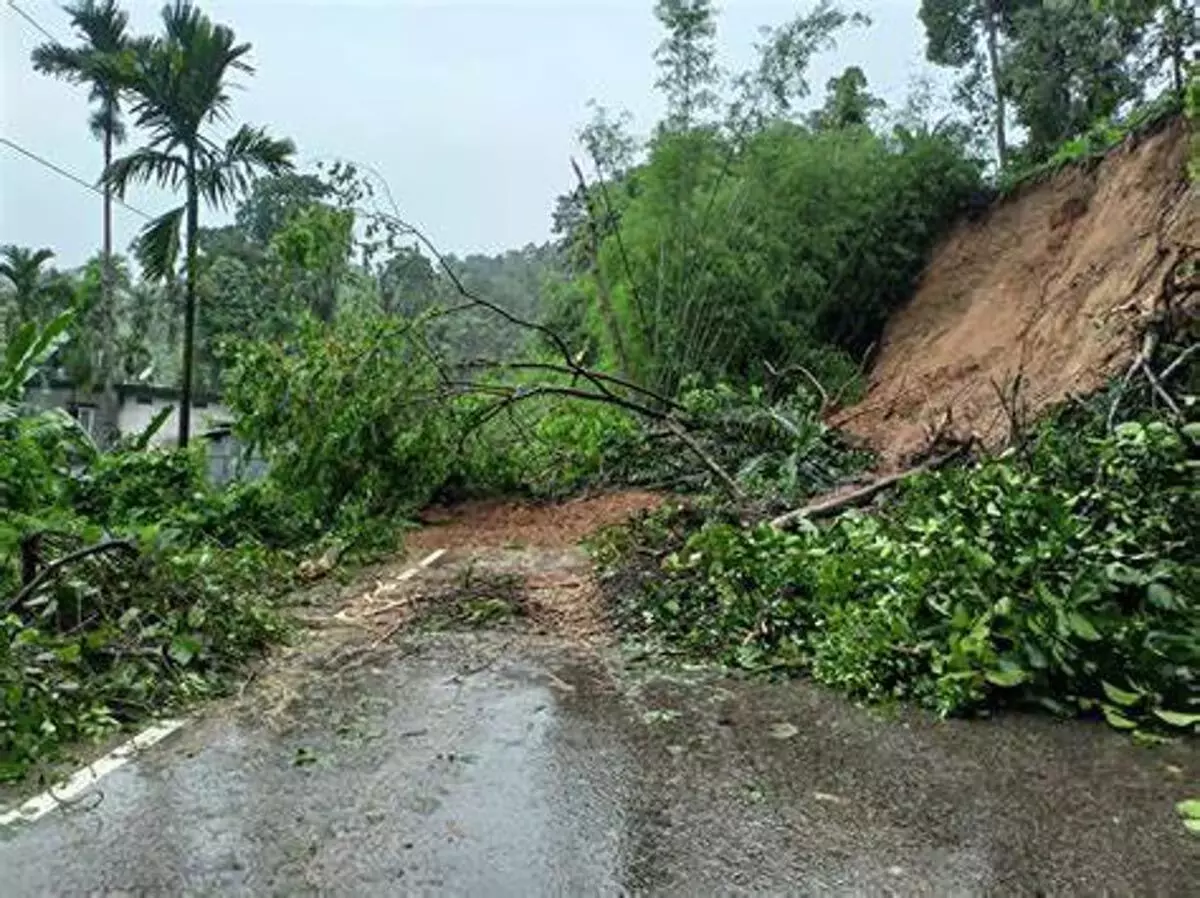 Assam : भूस्खलन से राष्ट्रीय राजमार्ग 6 बाधित, बराक घाटी का गुवाहाटी से संपर्क टूटा