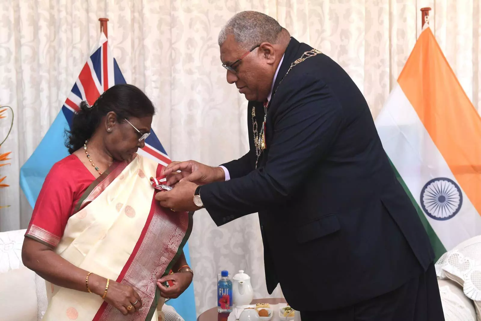 CM विष्णुदेव साय ने राष्ट्रपति द्रौपदी मुर्मु को फिजी के सर्वोच्च नागरिक सम्मान से विभूषित होने पर दी बधाई