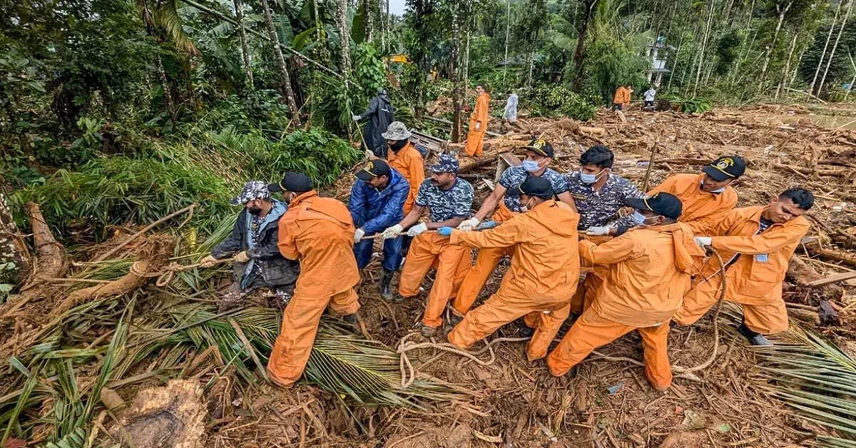 KERALA : कमांडो ने वायनाड के जंगलों की तलाशी ली