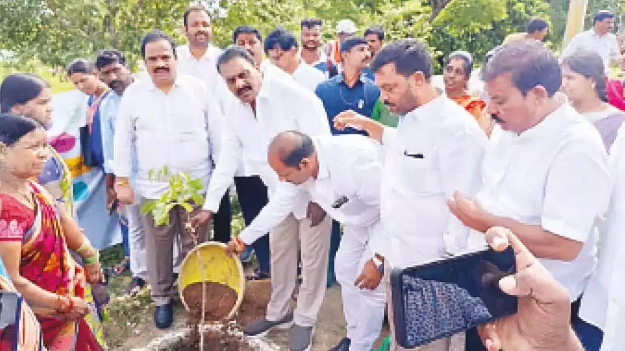 RR कलेक्टर ने स्वच्छ और हरित अभियान की शुरुआत की