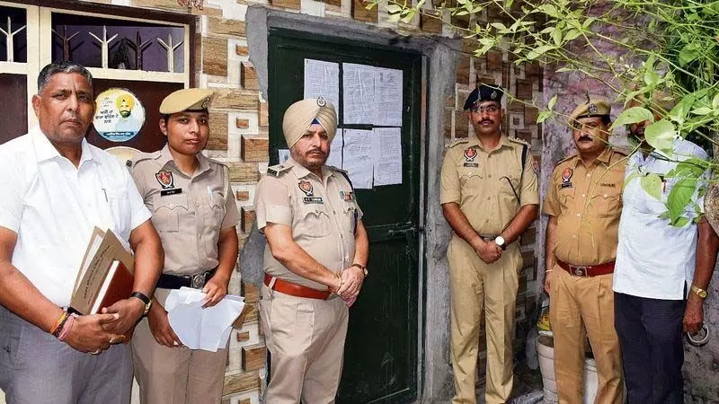 Ludhiana: पुलिस ने दो तस्करों की 1.48 करोड़ रुपये की संपत्ति जब्त की