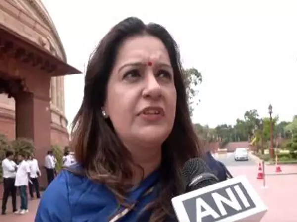 Priyanka Chaturvedi ने बांग्लादेश पर जयशंकर की टिप्पणी पर दी प्रतिक्रिया