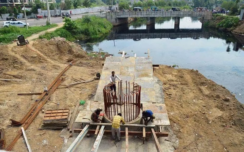 Ludhiana में चांद सिनेमा के पास पुल का निर्माण कार्य समय से पूरा नहीं हो पाएगा