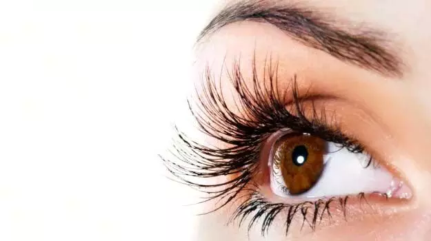 Eye Tips: आंखों की मांसपेशियों को मजबूत बनाने के लिए रोजाना करें ये काम