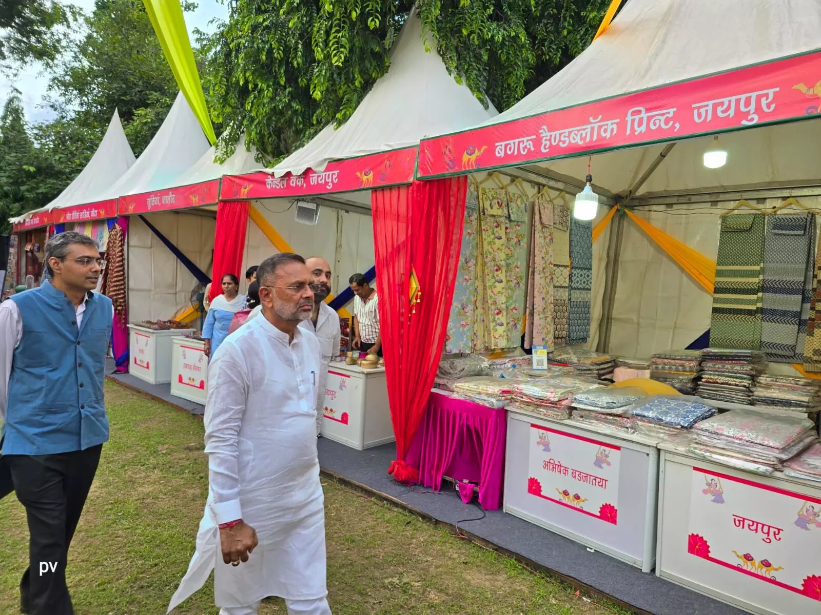 Jaipur: ऊर्जा मंत्री ने किया बीकानेर हाउस में तीजोत्सव मेले में किया भ्रमण