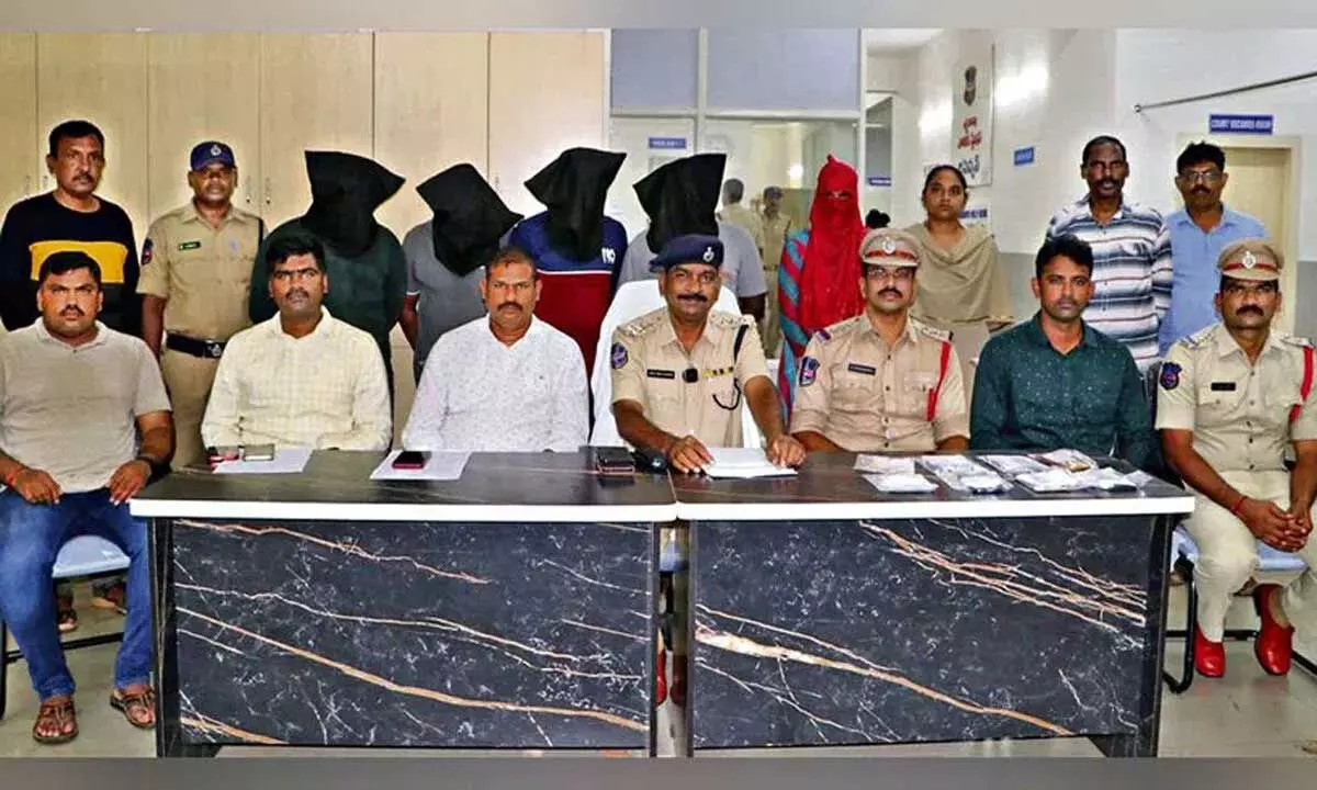 Telangana: हमला करने और लूटपाट करने के आरोप में 5 लोगों को गिरफ्तार किया