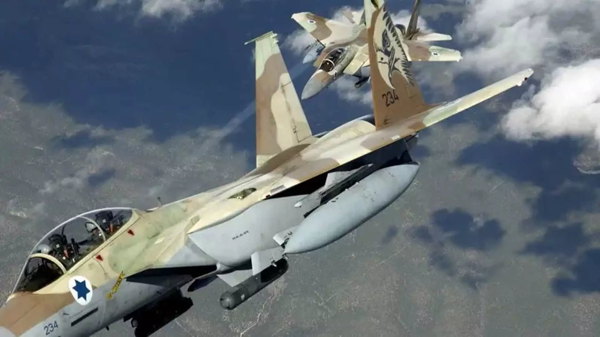 Israeli लड़ाकू विमानों ने ध्वनि विस्फोट के साथ बेरूत में अराजकता पैदा कर दी