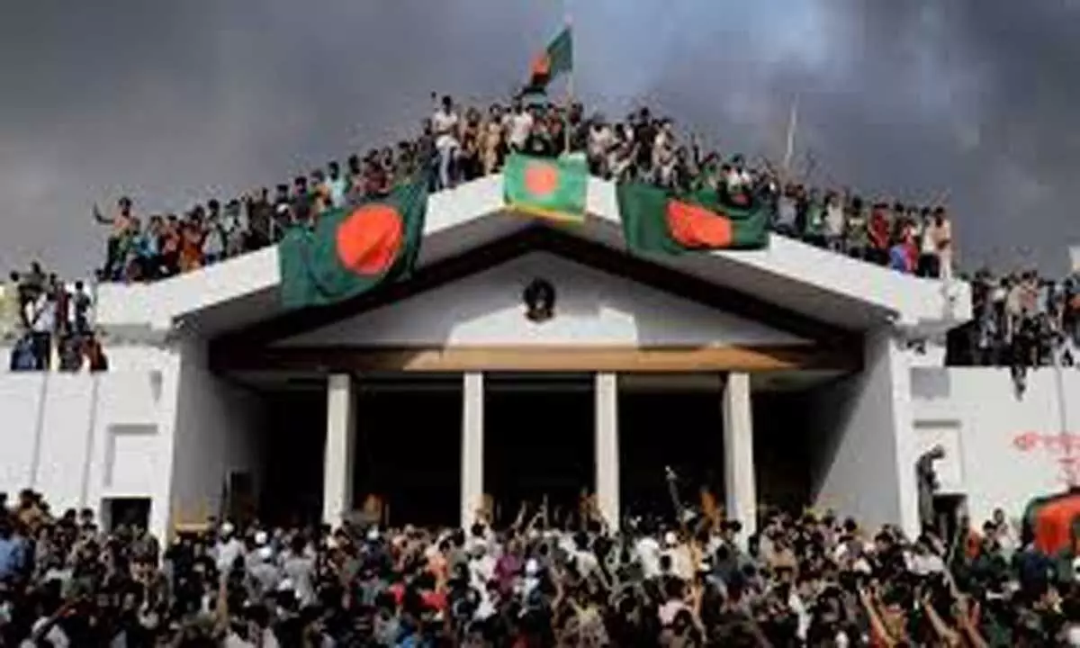 Sheikh Hasina के निष्कासन के बाद, बांग्लादेशियों ने बेहतर भविष्य का सपना देखा