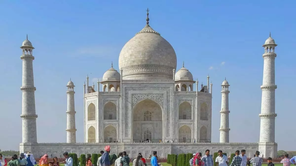 Taj Mahal के मुख्य मकबरे पर पानी की बोतल पर रोक, नया नियम लागु