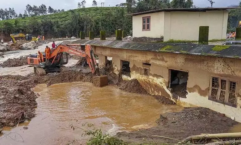 Kerala landslides: भारी मशीन ऑपरेटरों को भी मानसिक स्वास्थ्य परामर्श दिया गया