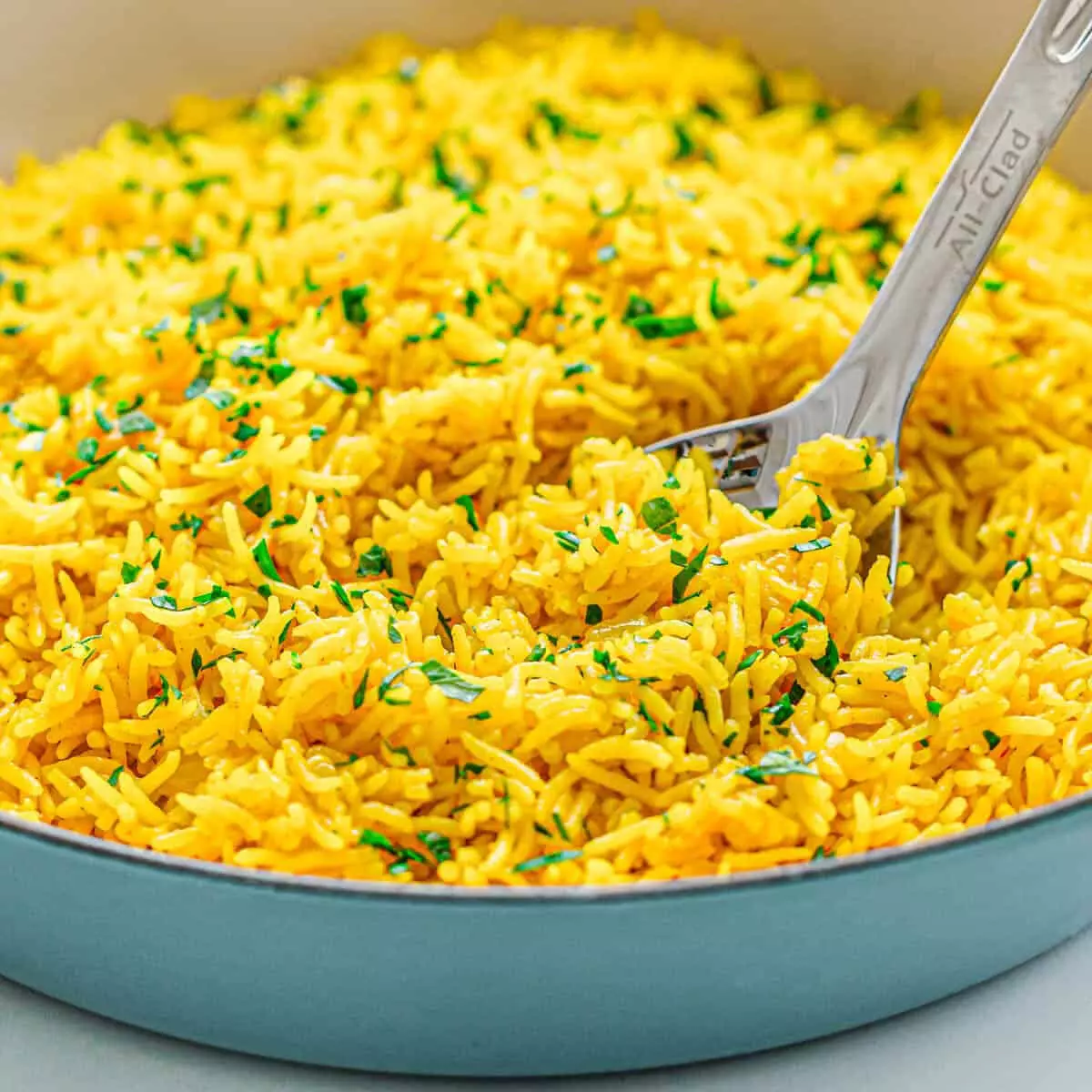 Delicious saffron rice के साथ हरियाली तेज को खास बनाए