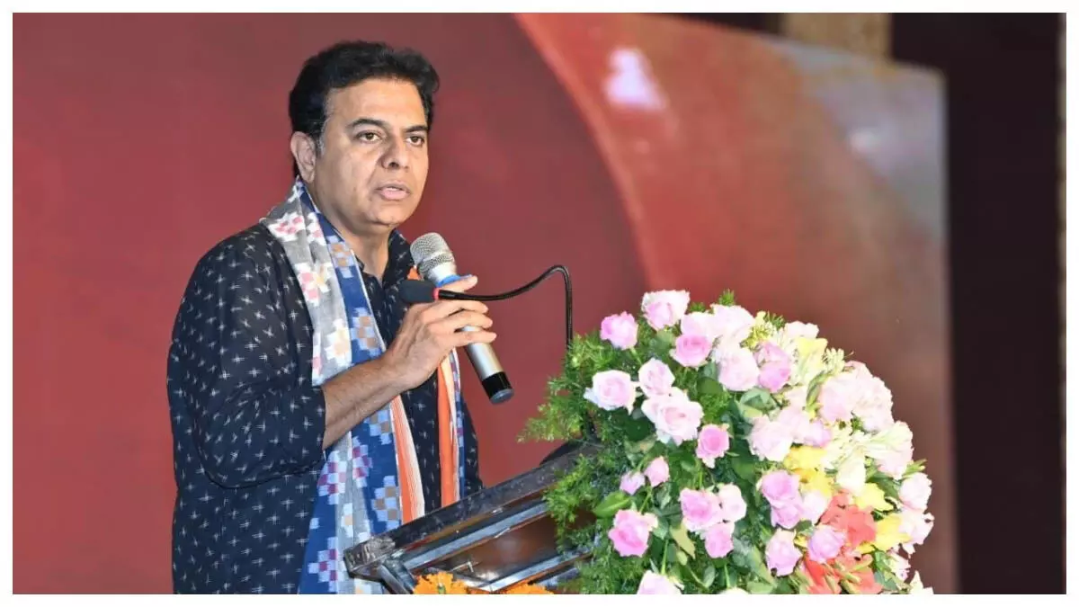 राष्ट्रीय हथकरघा दिवस: KTR ने सरकारों से बुनकरों के लिए योजनाएं  शुरू