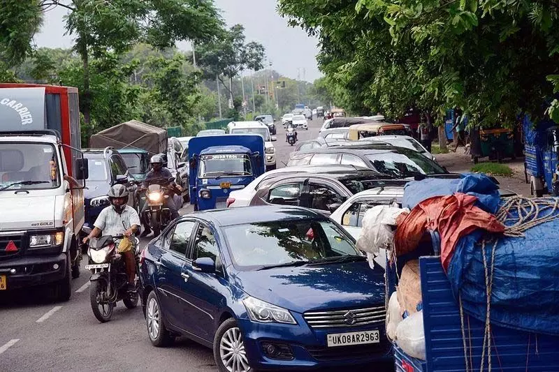 Panchkula: बेतरतीब पार्किंग, मंडियों में गंदगी से पंचकूला के लोग परेशान