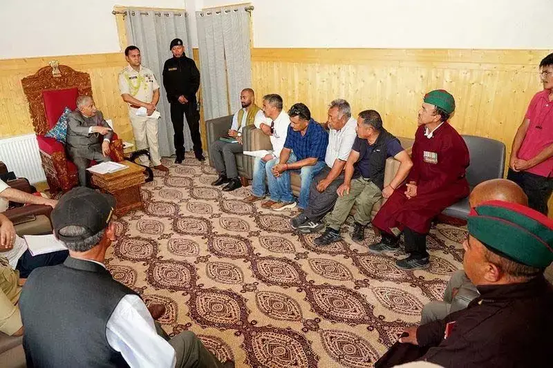 Ladakh L-G: स्थानीय ट्रांसपोर्टरों के हितों की रक्षा की जाएगी