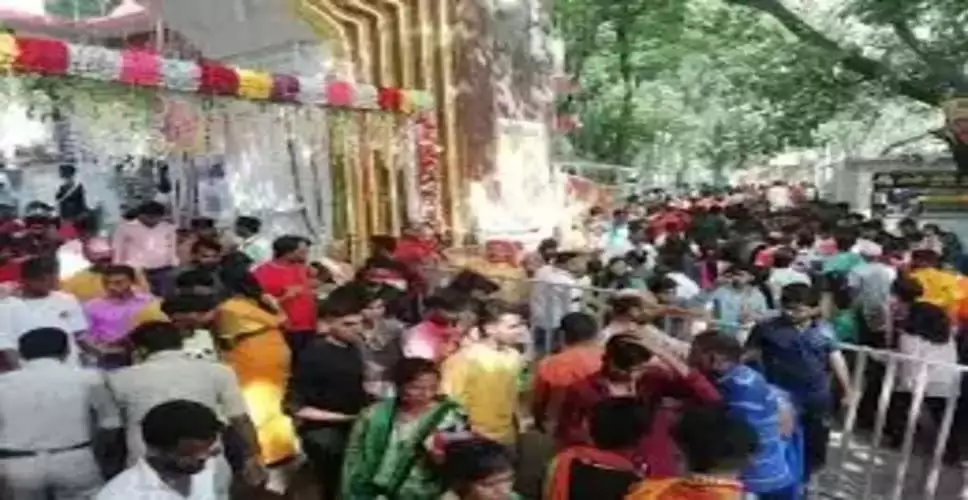 Sirohi शिवालयों में रही भक्तों की भीड़, हल्की बारिश में किये दर्शन