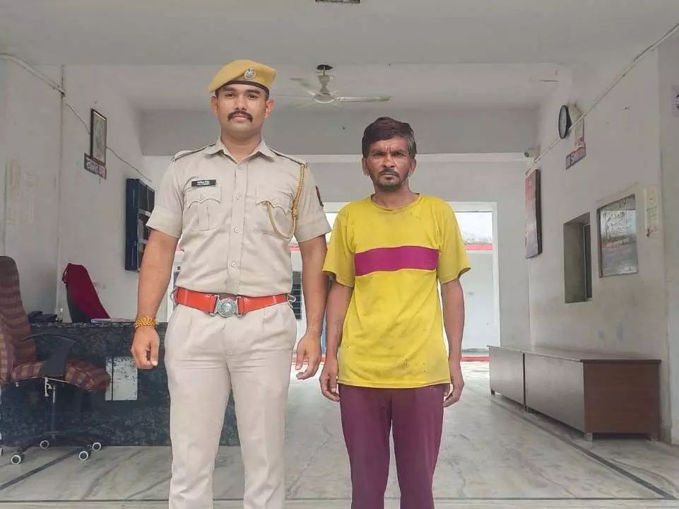 CRIME: नाकाबंदी में छुरा लेकर घूमते दो आरोपियों को पुलिस ने किया गिरफ्तार