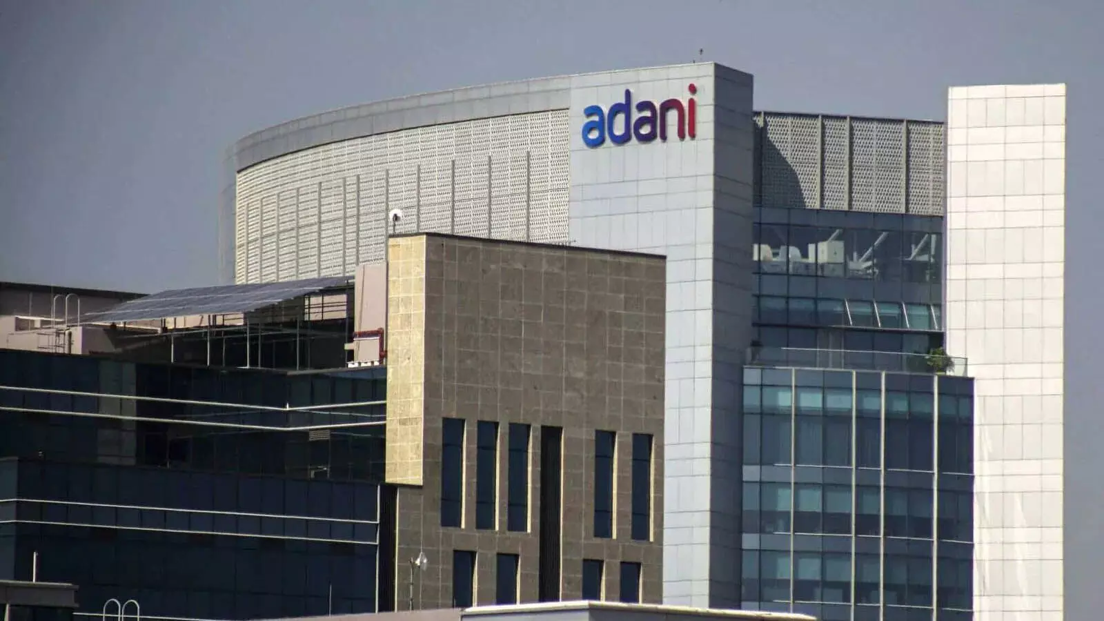 Adani अपनी कंपनी के लिए शेयर बिक्री के जरिए  $ 1.2 अरब जुटाने की योजना