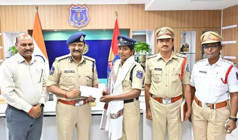 Rachakonda पुलिस ने उप्पल स्काईवॉक बचाव के लिए पुलिसकर्मियों को सम्मानित किया