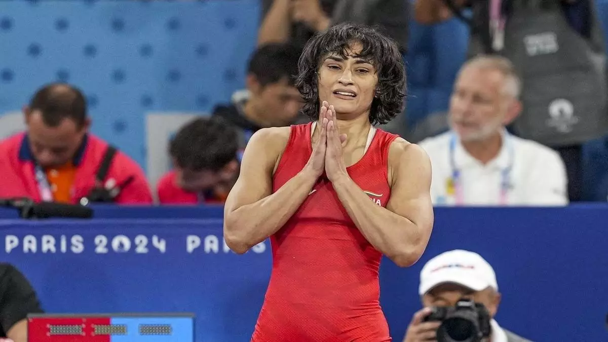 कुश्ती के महान खिलाड़ी ने Vinesh Phogat के लिए रजत पदक की मांग की