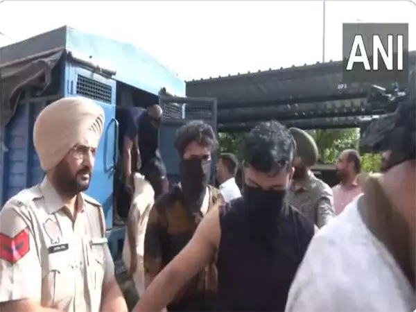 Mohali police ने अमेरिकी नागरिकों से धोखाधड़ी करने के आरोप में 21 लोगों को गिरफ्तार किया