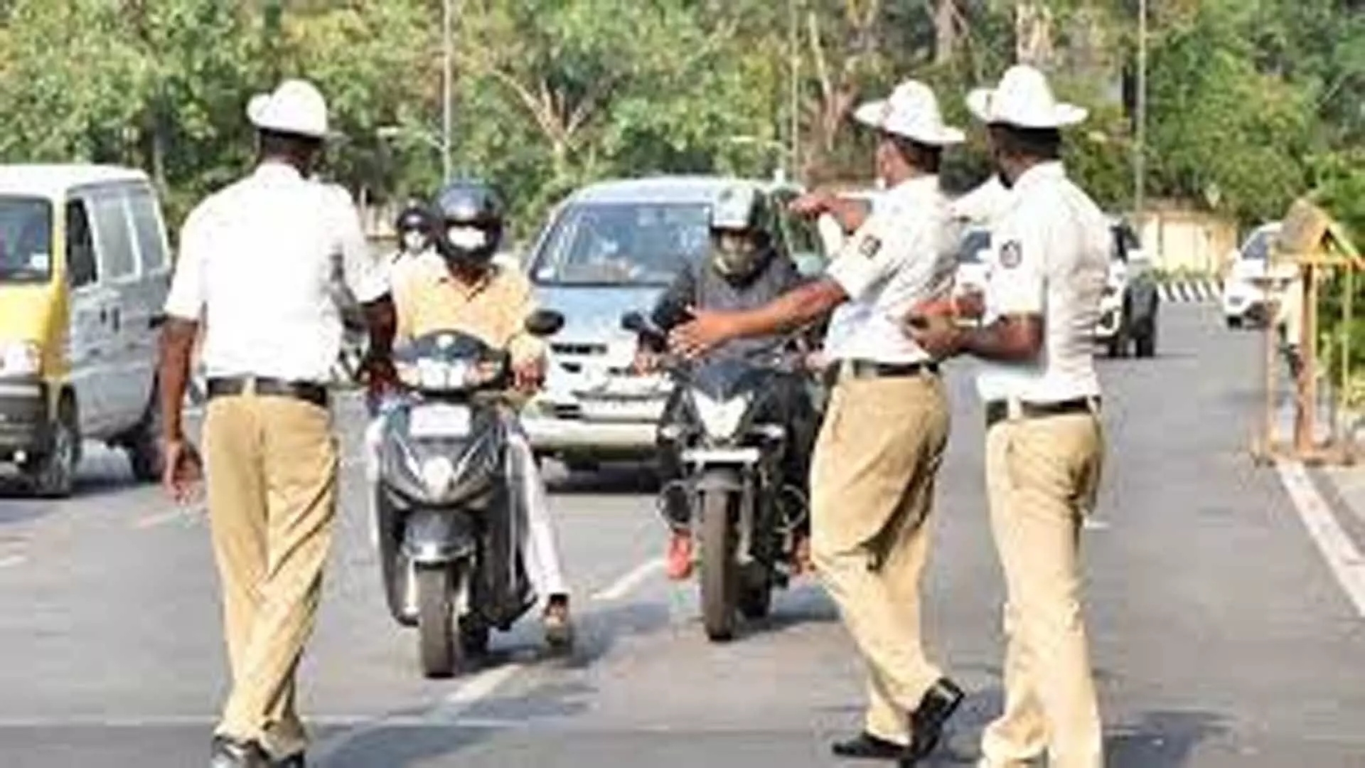 Bengaluru पुलिस ने मोटरसाइकिल सवार चोर को पकड़ने के लिए उठाया साहसिक कदम