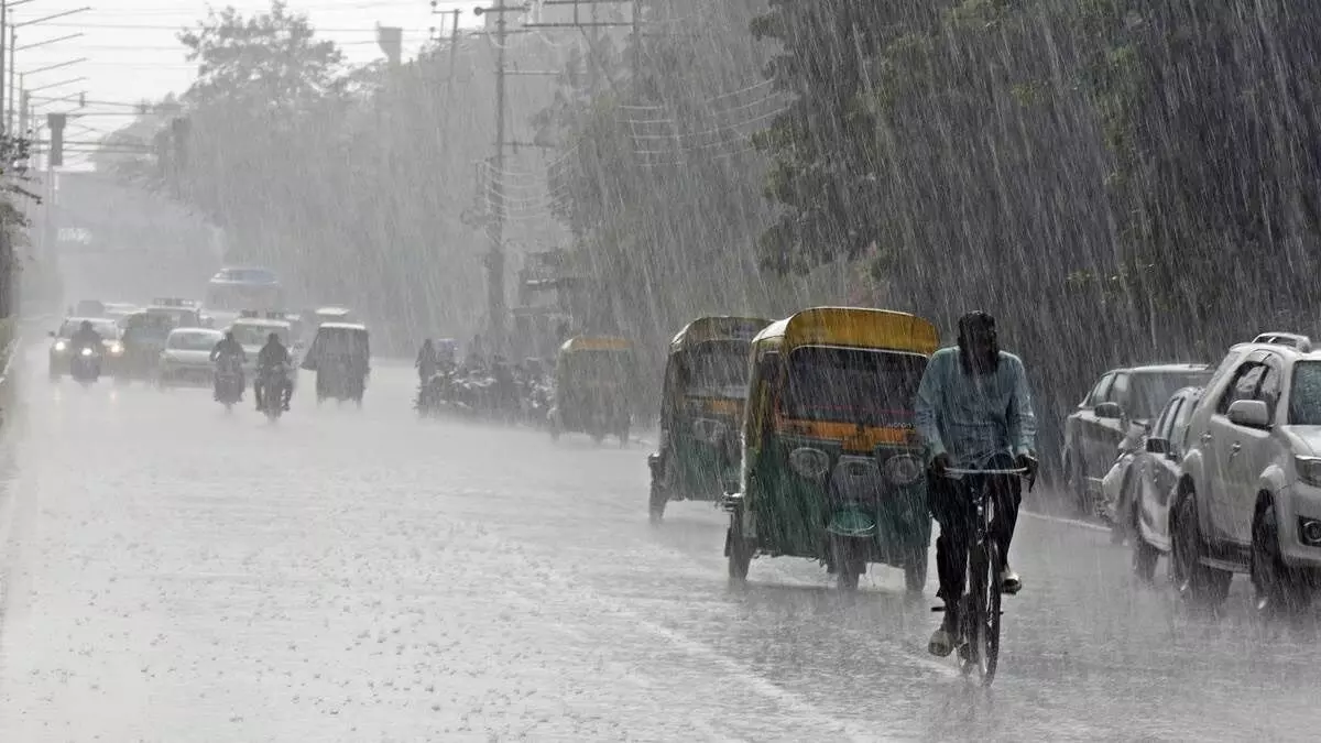 Weather: बागेश्वर और चंपावत में भारी बारिश का ऑरेंज अलर्ट