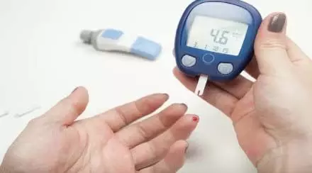 सोने से पहले  diabetes patients पानी में मिलाकर पिए ये मसाला