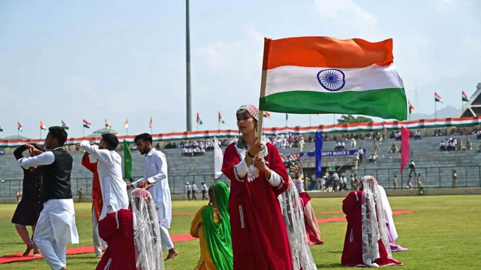 श्रीनगर में 15 Aug के समारोह में भाग लेने के लिए अनुमति की आवश्यकता नहीं