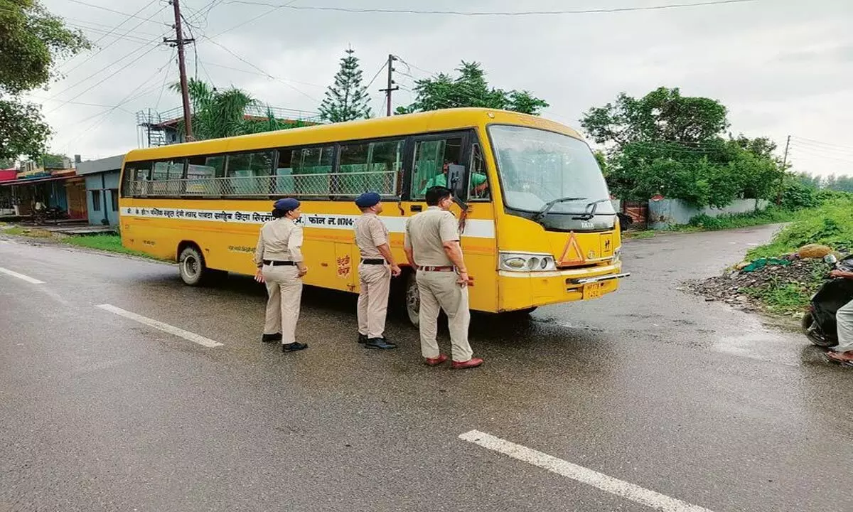 पांवटा पुलिस ने स्कूल बस सेवा सुनिश्चित करने के लिए अभियान शुरू किया