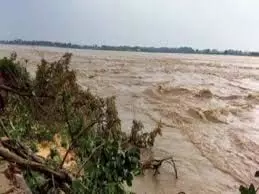 Flood in Patna: गंगा में उफान, पटना में दो स्थानों पर खतरे का निशान पार