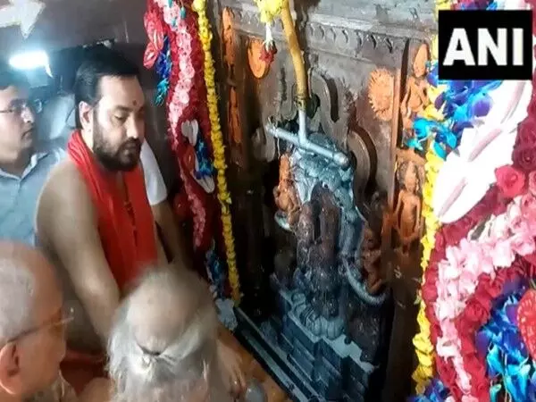 MP: नाग पंचमी पर उज्जैन के नागचंद्रेश्वर मंदिर में भक्तों ने की पूजा-अर्चना