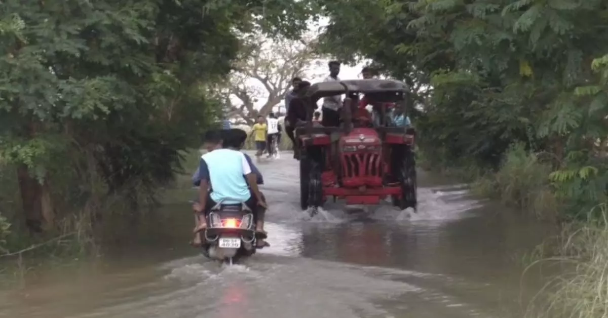 Odisha : महानदी में बाढ़ का पानी 2 फीट ऊपर होने से बांकी की सड़कें जलमग्न, अथागढ़ में 4 फीट पानी बह निकला