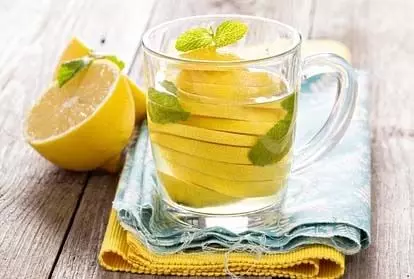 पेट की चर्बी से परेशान है तो पिएं  lemon tea