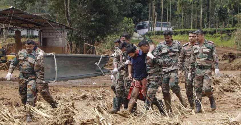 KERALA : सेना ने खोज अभियान से आंशिक रूप से हाथ खींच लिया